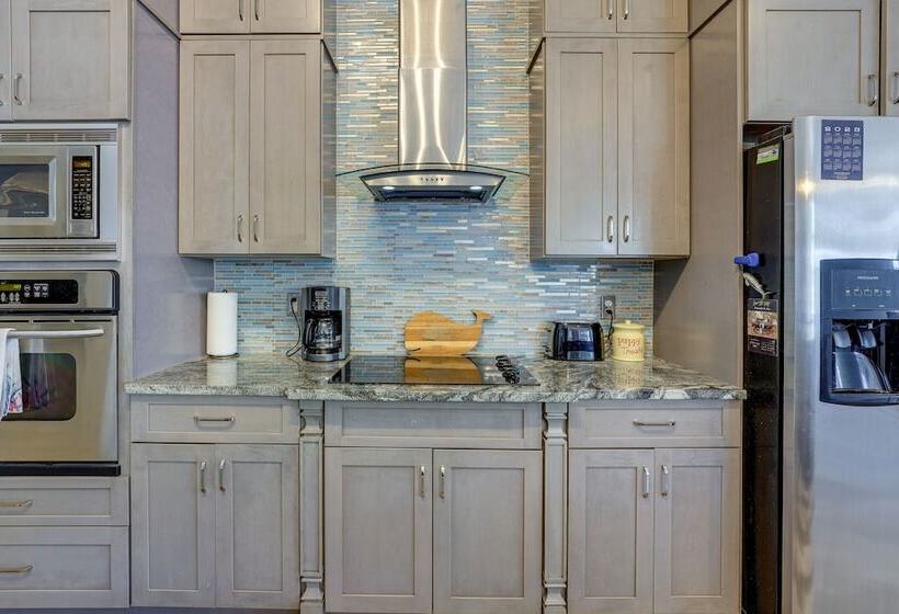 Fort Pierce Escape: Beach Entry Pool, Waterslide!