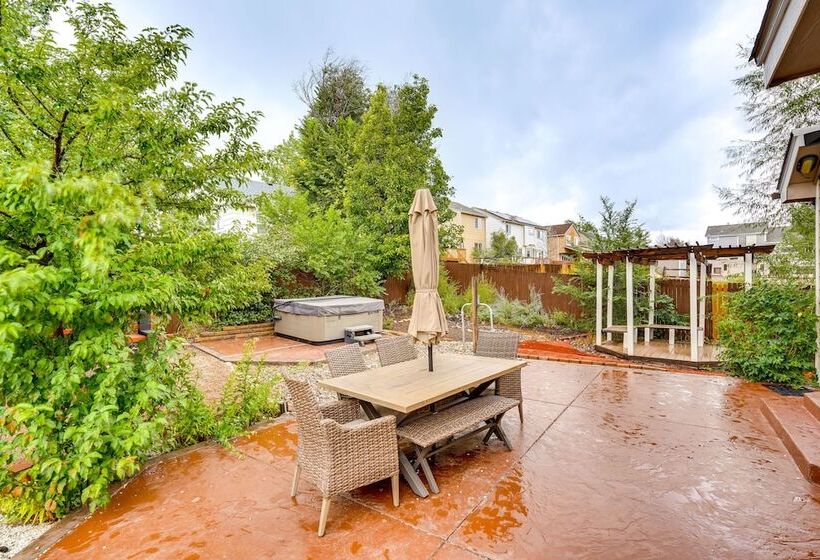 Fountain Retreat W/ Private Hot Tub & Fire Pit