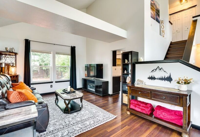 Fountain Retreat W/ Private Hot Tub & Fire Pit