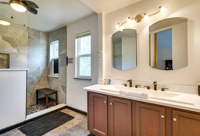 Fountain Retreat W/ Private Hot Tub & Fire Pit