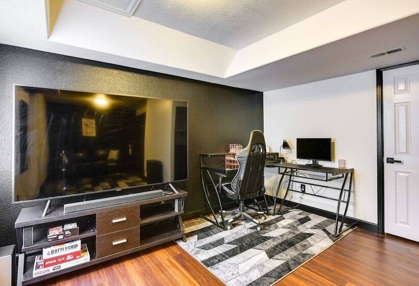 Fountain Retreat W/ Private Hot Tub & Fire Pit