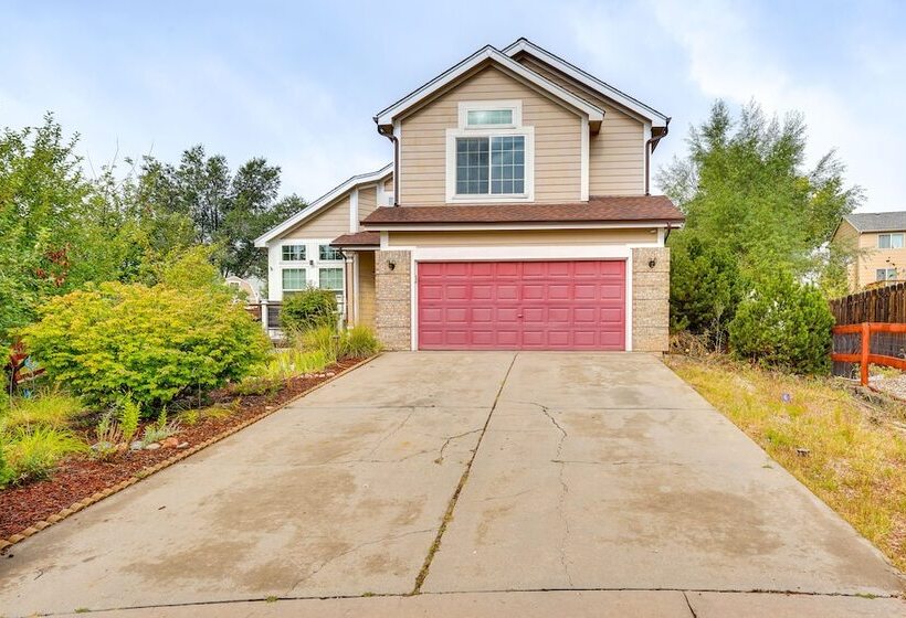 Fountain Retreat W/ Private Hot Tub & Fire Pit