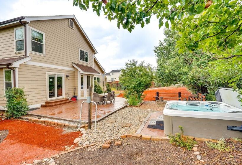 Fountain Retreat W/ Private Hot Tub & Fire Pit