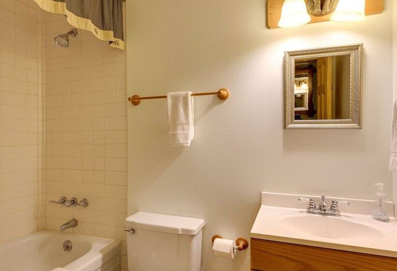 Fraziers Bottom Cabin On 800 Acres Of Land W/ Lake