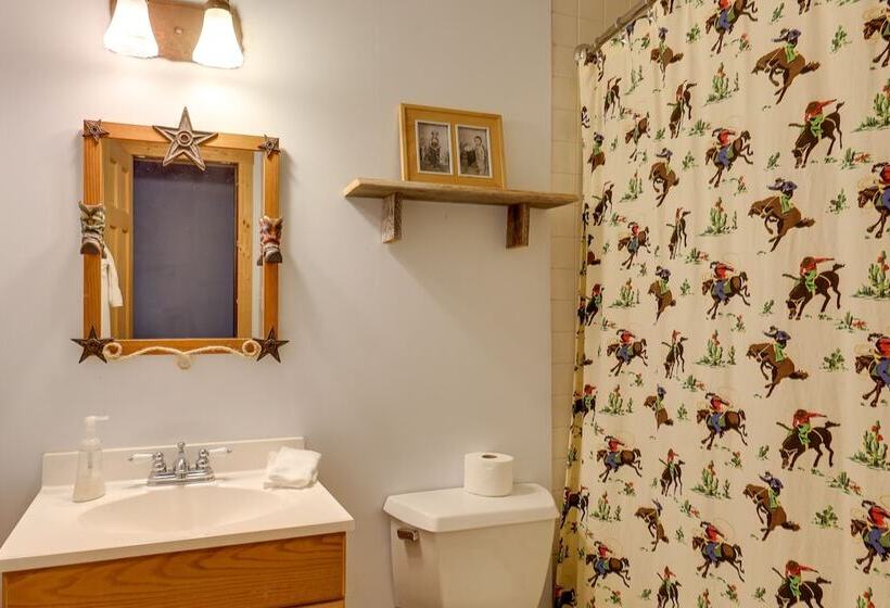 Fraziers Bottom Cabin On 800 Acres Of Land W/ Lake