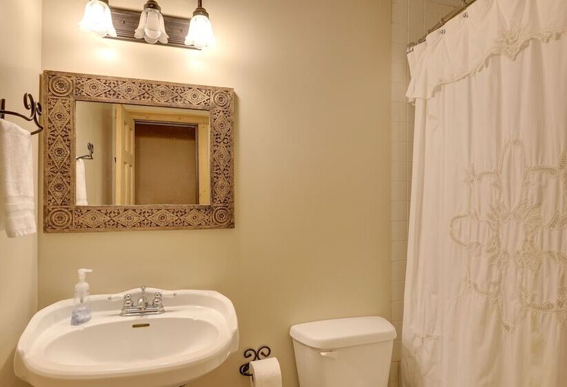 Fraziers Bottom Cabin On 800 Acres Of Land W/ Lake