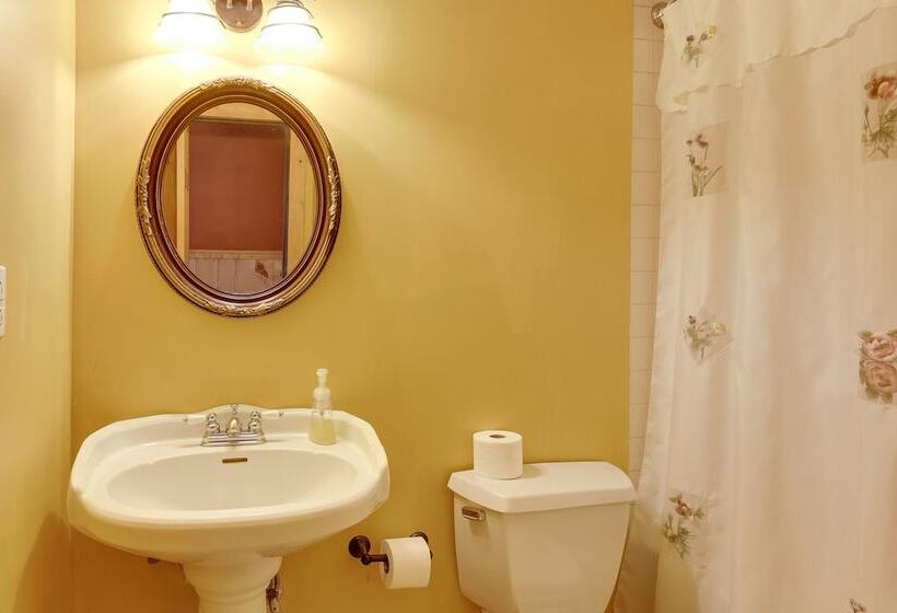 Fraziers Bottom Cabin On 800 Acres Of Land W/ Lake