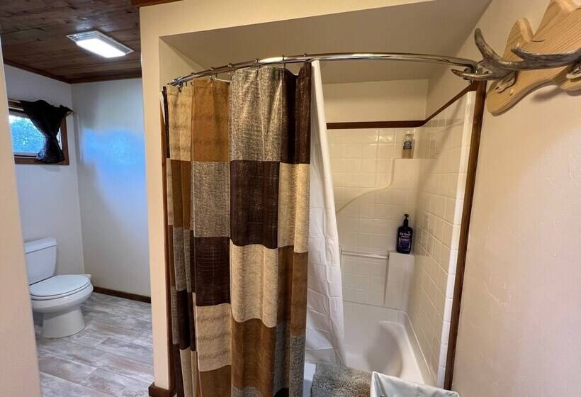 Green Timbers Lodge Redwood Cabin