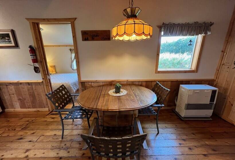 Green Timbers Lodge Redwood Cabin