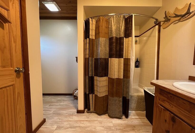 Green Timbers Lodge Redwood Cabin