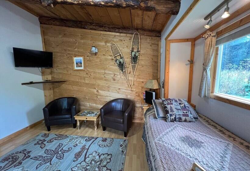 Green Timbers Lodge Redwood Cabin