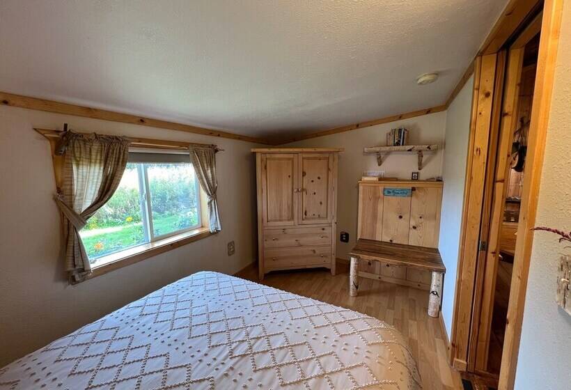 Green Timbers Lodge Redwood Cabin