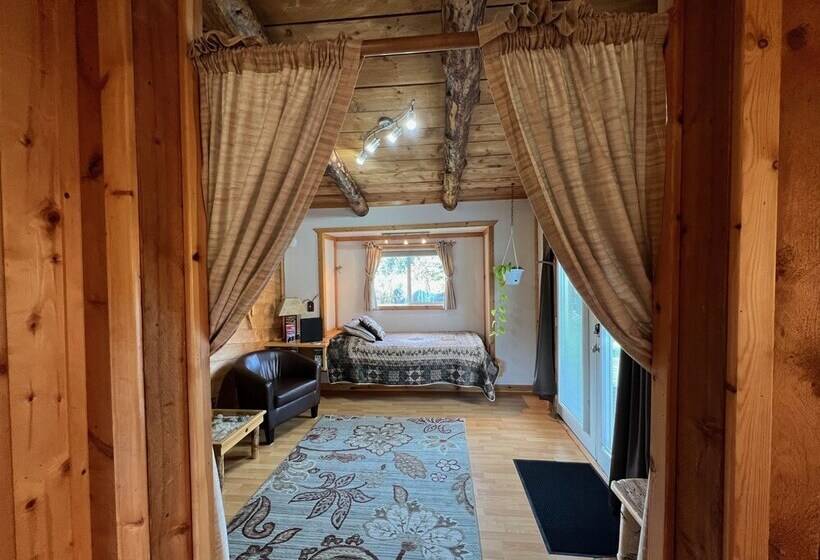 Green Timbers Lodge Redwood Cabin