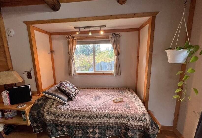 Green Timbers Lodge Redwood Cabin