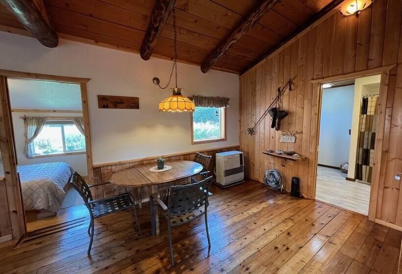 Green Timbers Lodge Redwood Cabin