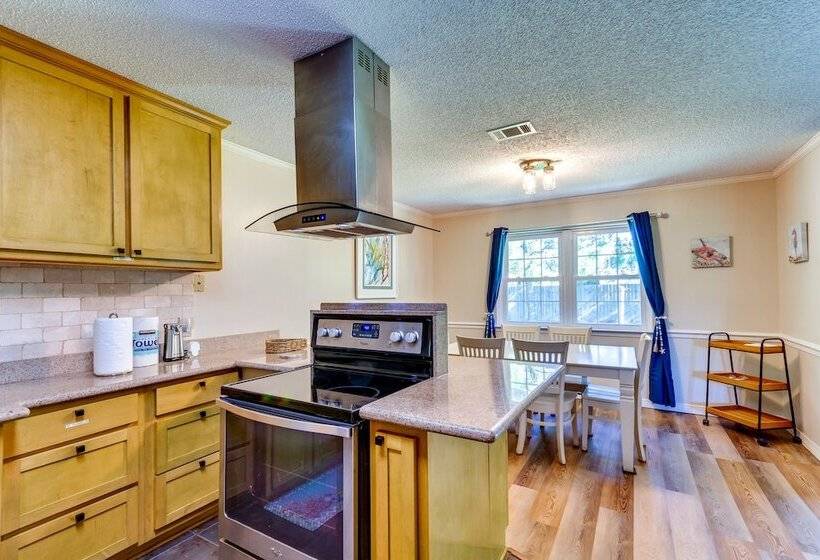 Gulf Breeze Oasis W/ Patio, Grill & Beach Chairs