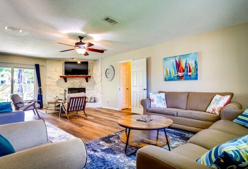 Gulf Breeze Oasis W/ Patio, Grill & Beach Chairs