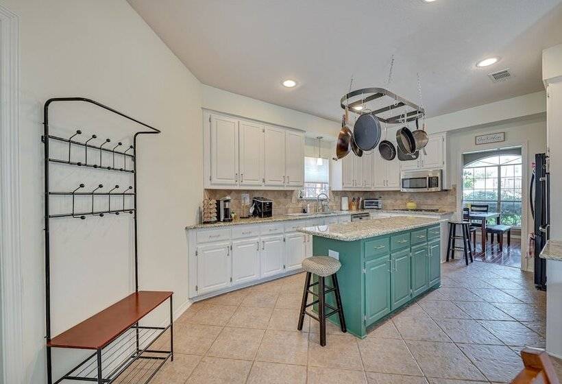 Harmony House Texas  In Carrollton: Private Pool!