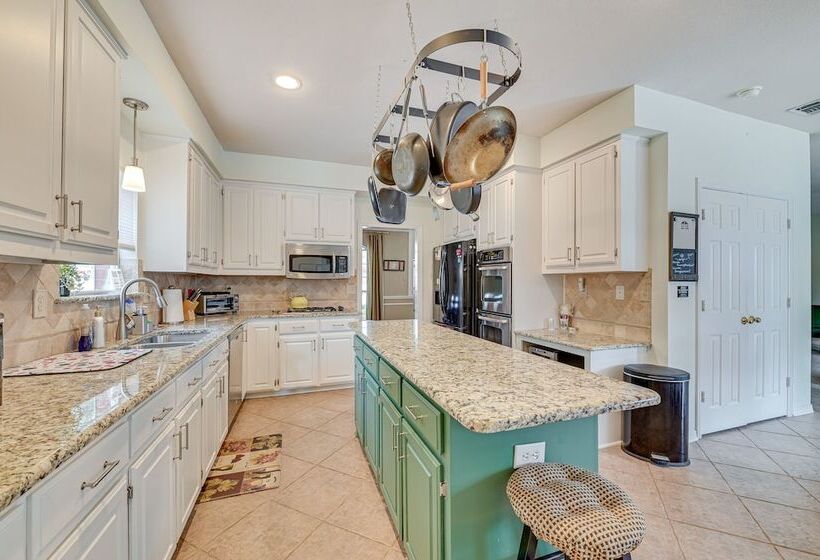 Harmony House Texas  In Carrollton: Private Pool!