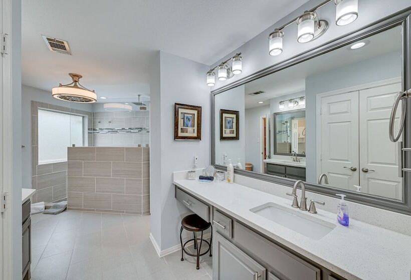 Harmony House Texas  In Carrollton: Private Pool!