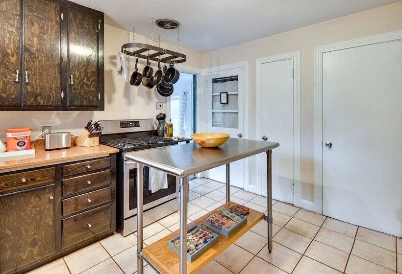 Hendersonville Haven W/ Fire Pit, Grill, Deck!