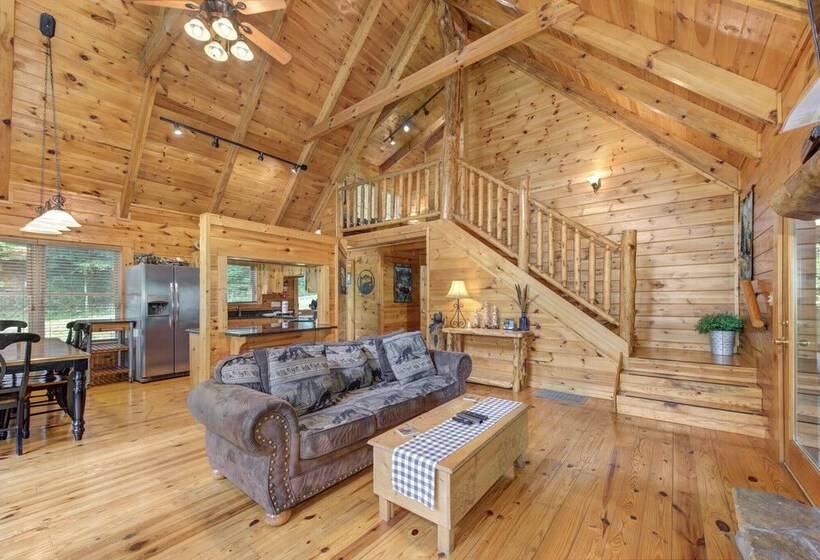 Hidden Haven Log Cabin W/ Private Hot Tub