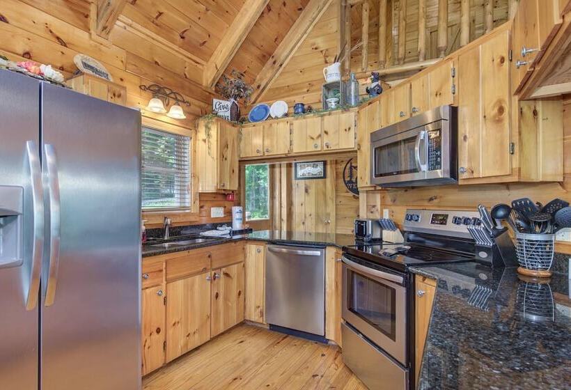 Hidden Haven Log Cabin W/ Private Hot Tub