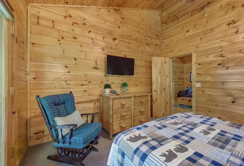Hidden Haven Log Cabin W/ Private Hot Tub