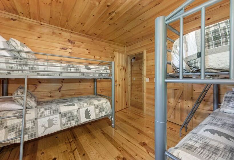 Hidden Haven Log Cabin W/ Private Hot Tub