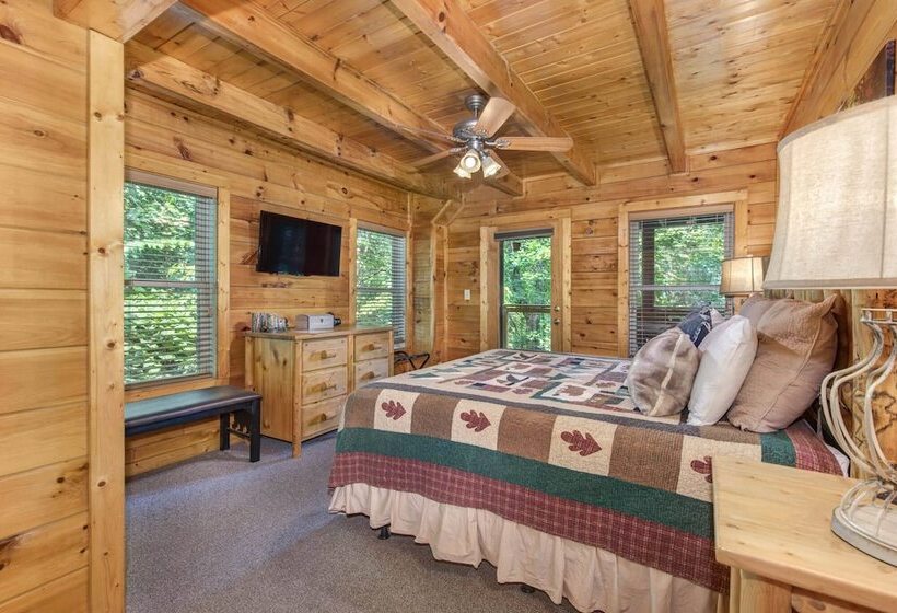 Hidden Haven Log Cabin W/ Private Hot Tub