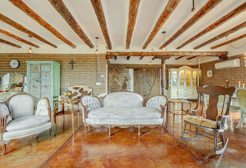 Historic Adobe Los Cerrillos Home W/ Mountain View