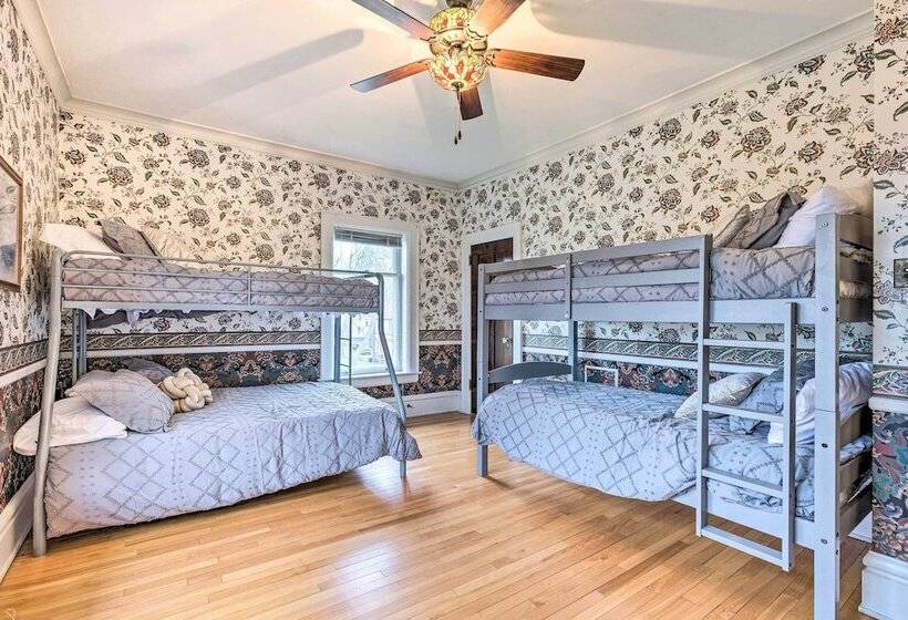 Historic Cadillac Home: Walk To Lake & Downtown!