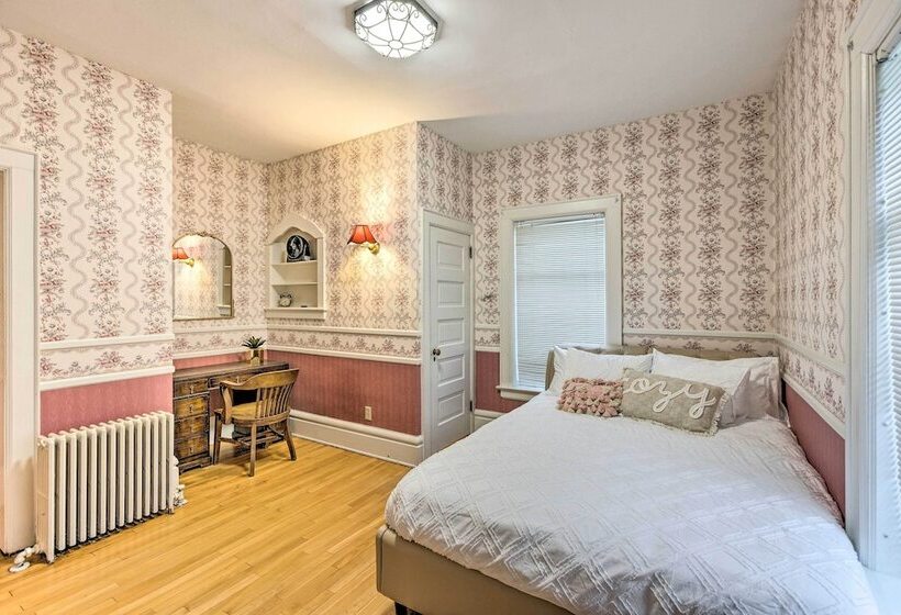 Historic Cadillac Home: Walk To Lake & Downtown!