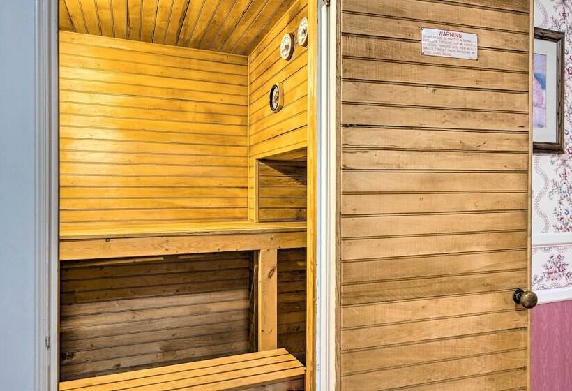 Historic Cadillac Home: Walk To Lake & Downtown!