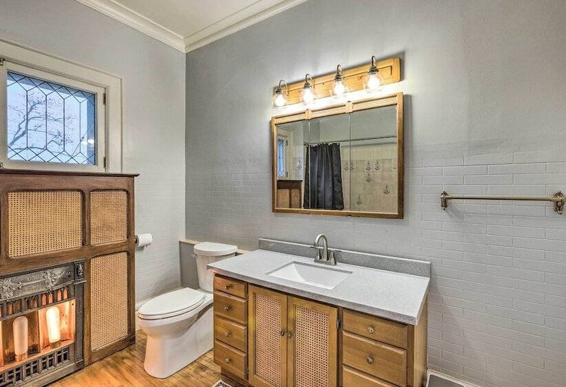 Historic Cadillac Home: Walk To Lake & Downtown!