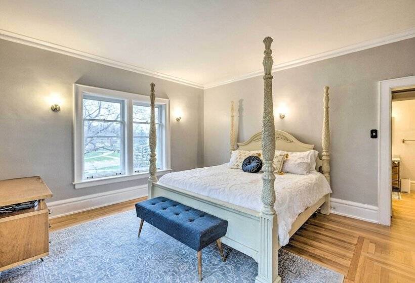 Historic Cadillac Home: Walk To Lake & Downtown!