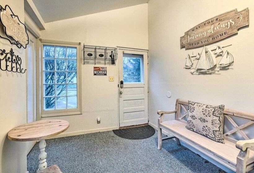 Historic Cadillac Home: Walk To Lake & Downtown!