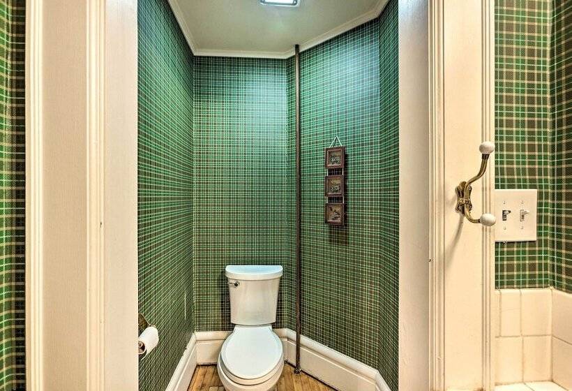 Historic Cadillac Home: Walk To Lake & Downtown!