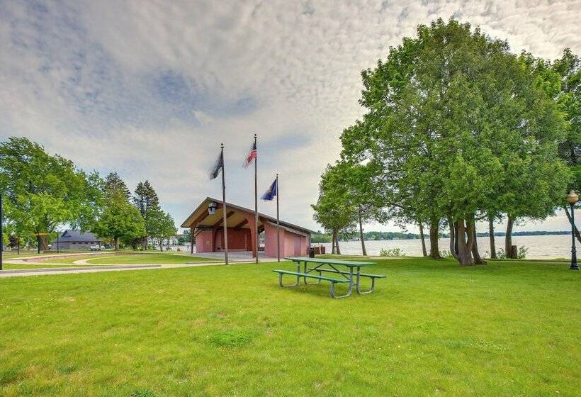 Historic Cadillac Home: Walk To Lake & Downtown!