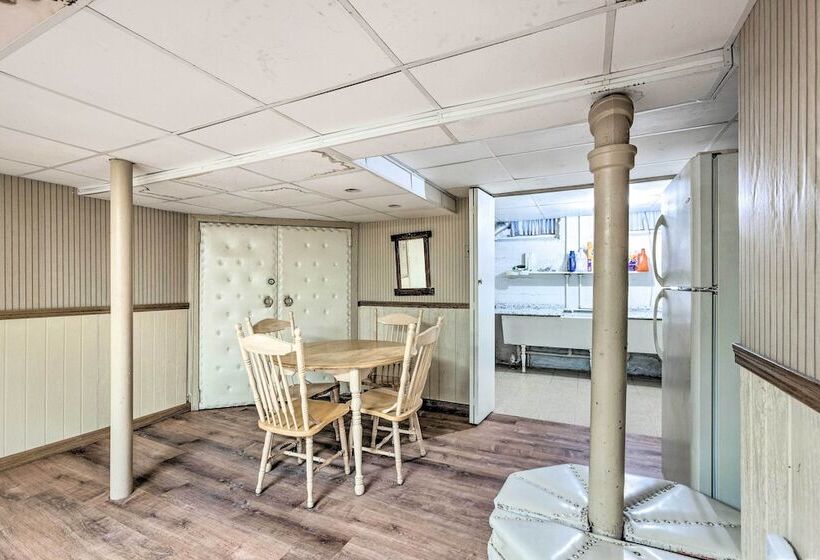 Historic Cadillac Home: Walk To Lake & Downtown!