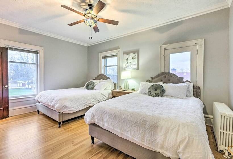 Historic Cadillac Home: Walk To Lake & Downtown!