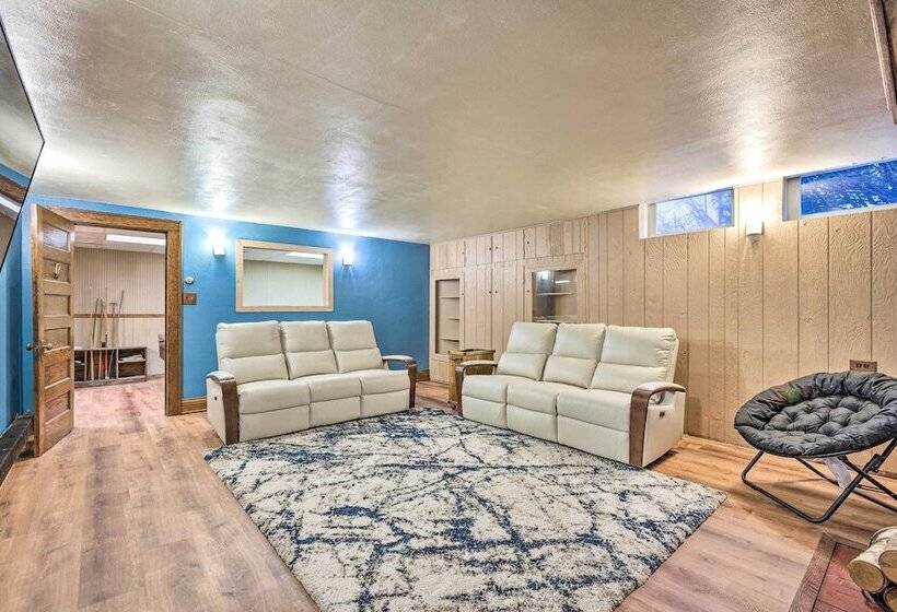 Historic Cadillac Home: Walk To Lake & Downtown!