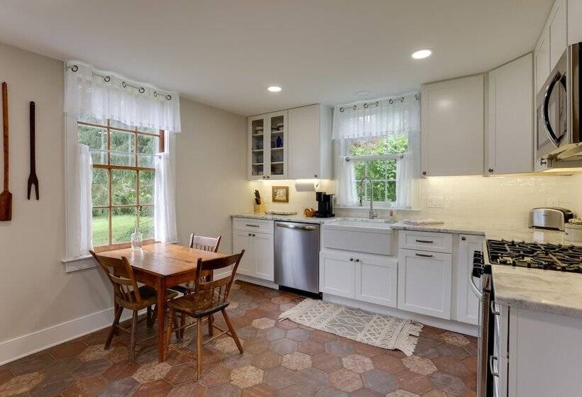 Historic Erwinna Vacation Home Near Delaware River