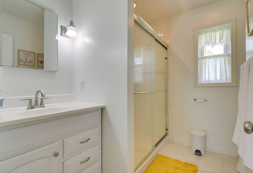 Home W/ Hot Tub + Deck ~ 3 Mi To Ark Encounter!