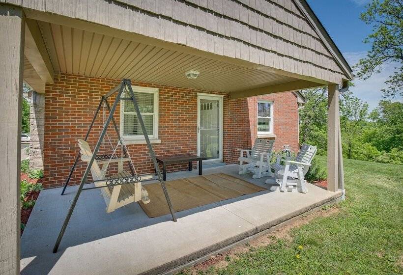 Home W/ Hot Tub + Deck ~ 3 Mi To Ark Encounter!