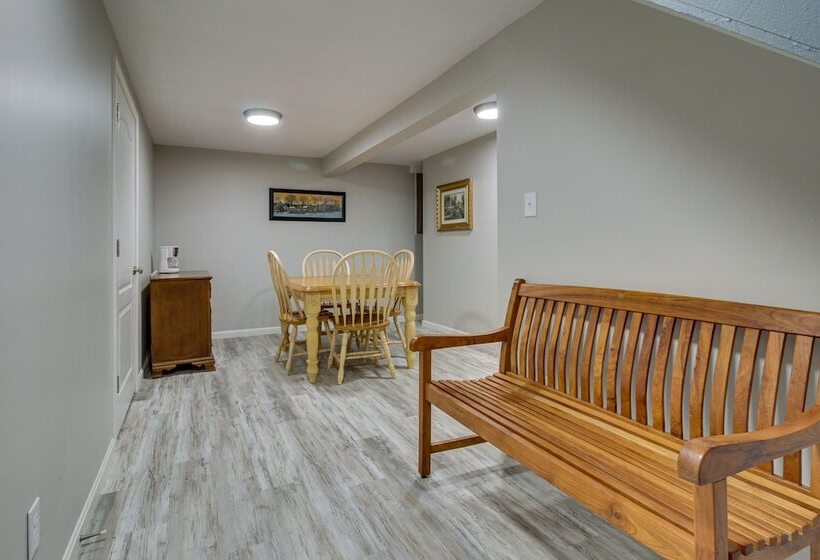 Home W/ Hot Tub + Deck ~ 3 Mi To Ark Encounter!