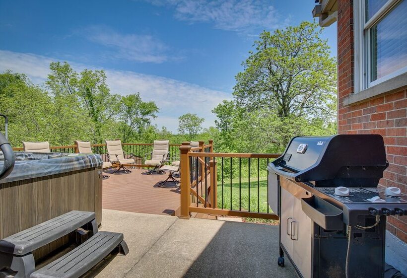 Home W/ Hot Tub + Deck ~ 3 Mi To Ark Encounter!