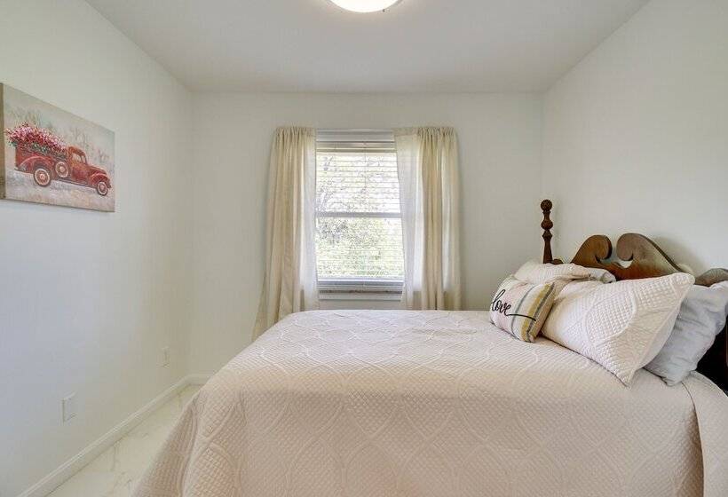 Home W/ Hot Tub + Deck ~ 3 Mi To Ark Encounter!