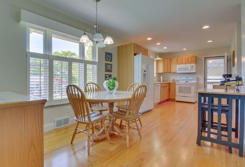 Home W/ Hot Tub + Deck ~ 3 Mi To Ark Encounter!