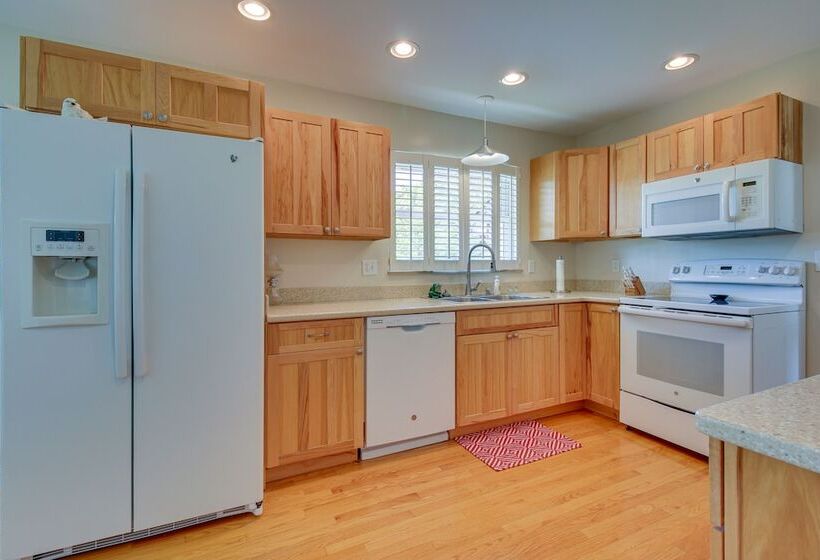 Home W/ Hot Tub + Deck ~ 3 Mi To Ark Encounter!